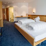 Roessli Tufertschwil Otel 3*